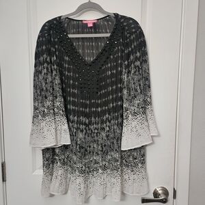 5/$30 Woman Within Black and White Tunic with Beaded V-Neck